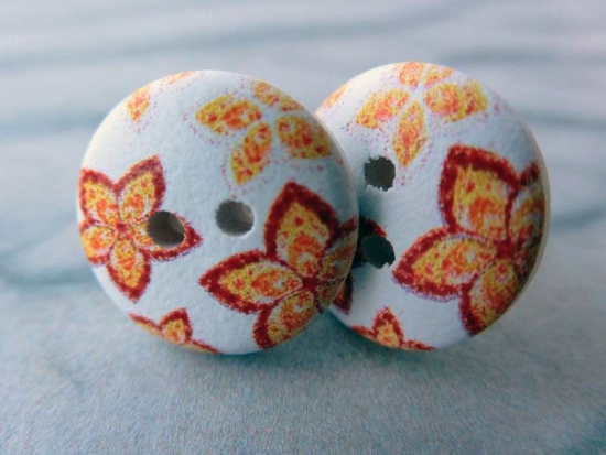 Holzknopf Ohrstecker Blumen Lilie Freesie Blüten